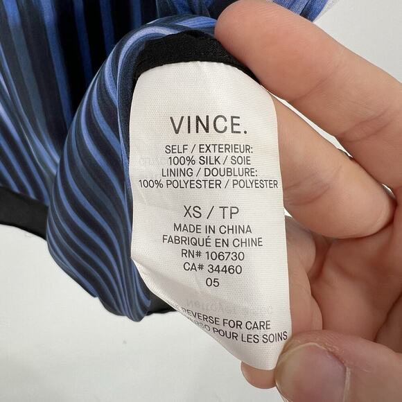 Vince 100% Silk Blue Black Tie Die Layered Shift Dress Split Neckline Size XS - Picture 9 of 9